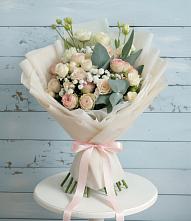 Букет цветов из:  Розы и Лизиантусы в Ревде Мурманской области