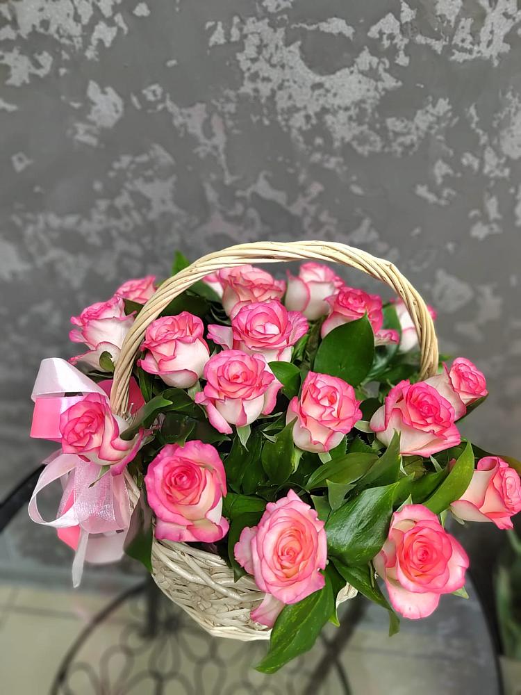 Цветочная композиция из Розы в корзине в Ревде Мурманской области
