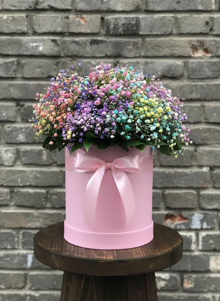 Цветочная композиция из Гипсофила и Розы в шляпной коробке в Ревде Мурманской области