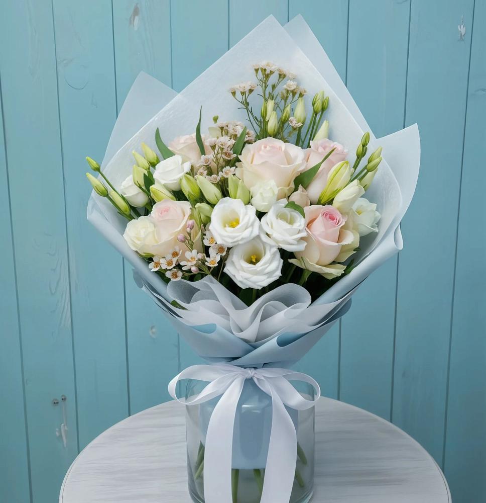 Букет цветов из: Розы и Лизиантусы в Ревде Мурманской области