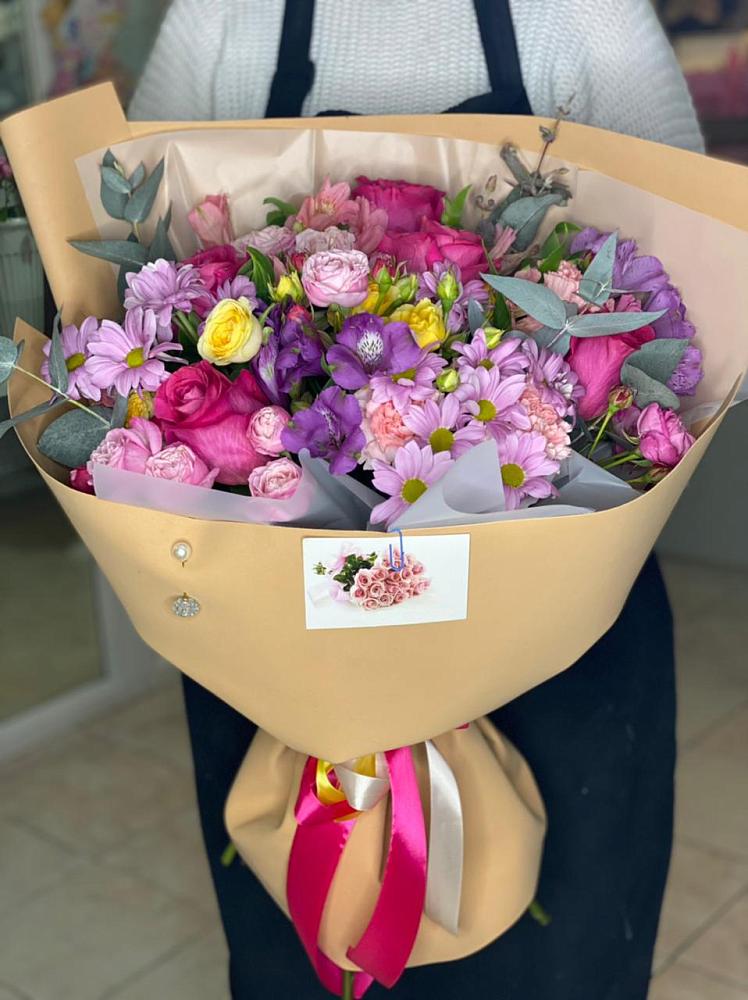 Букет цветов из: Хризантемы, Гвоздики и Альстромерии в Ревде Мурманской области