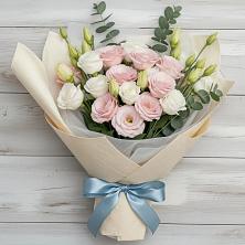 Букет цветов из:  Лизиантусы в Ревде Мурманской области