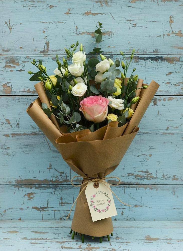 Букет цветов из: Розы и Лизиантусы в Ревде Мурманской области