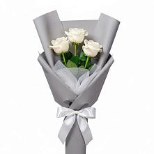 Букет 3 белые розы в Ревде Мурманской области