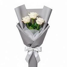 Букет 3 белые розы в Ревде Мурманской области