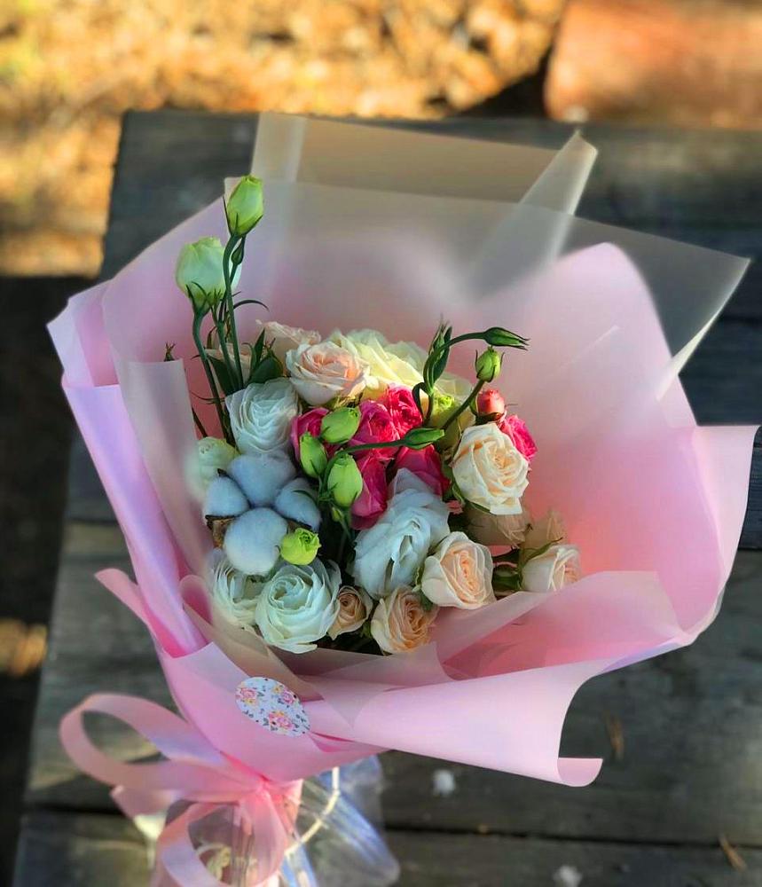 Букет цветов из: Розы и Лизиантусы в Ревде Мурманской области