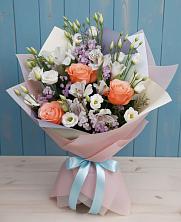 Букет цветов из:  Лизиантусы, Розы, Альстромерии и Гипсофила в Ревде Мурманской области