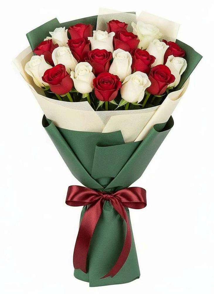 Букет Микс из красных и белых роз в Ревде Мурманской области