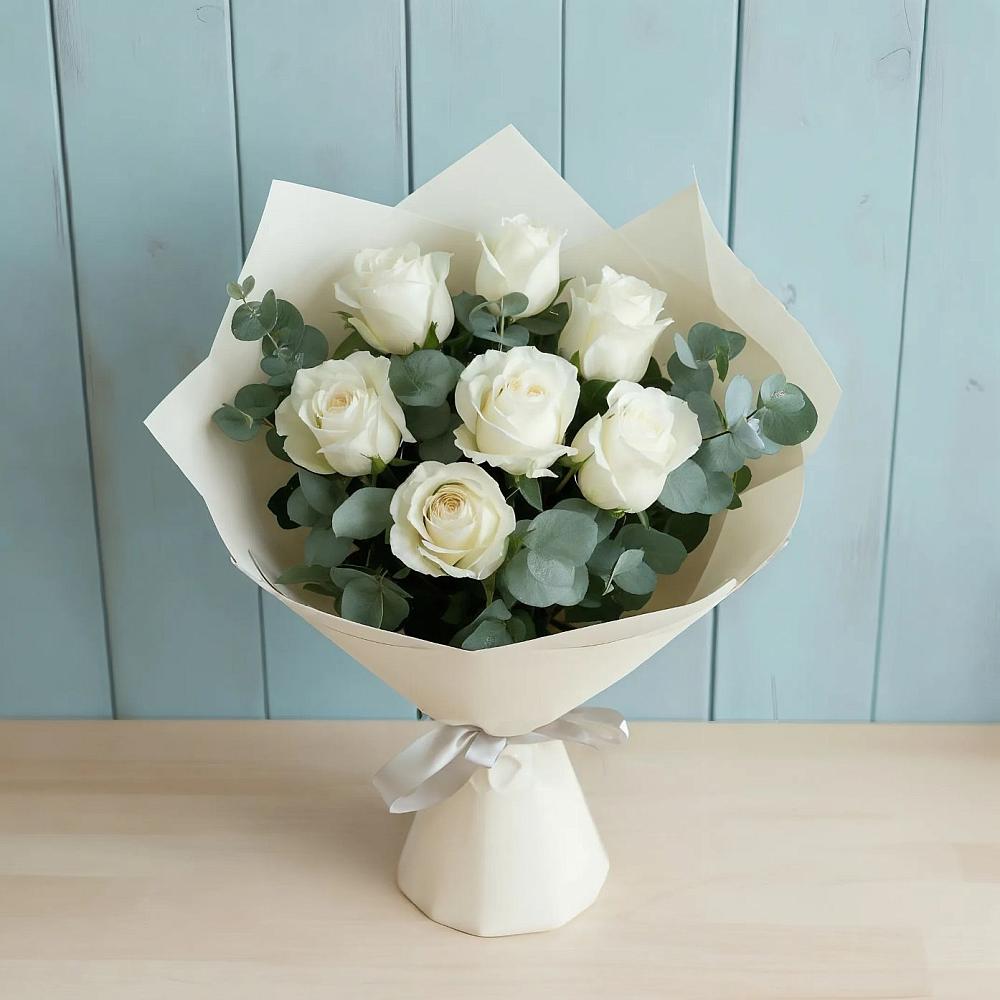 Букет Белые розы в Эвкалипте в Ревде Мурманской области