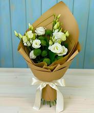 Букет цветов из:  Хризантемы и Лизиантусы в Ревде Мурманской области