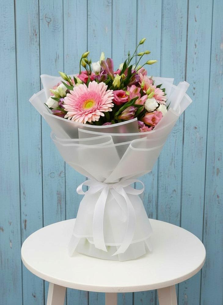 Букет цветов из: Герберы, Альстромерии и Лизиантусы в Ревде Мурманской области