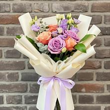 Букет цветов из:  Лизиантусы и Розы в Ревде Мурманской области