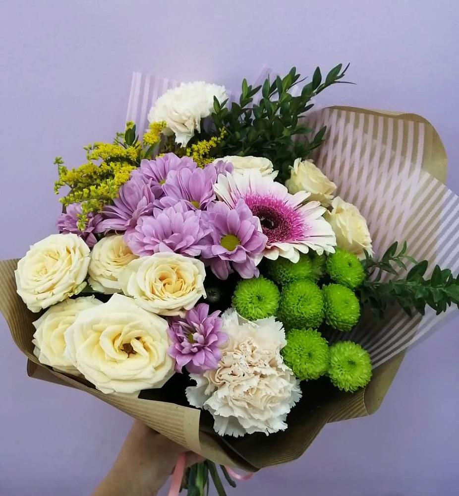 Букет цветов из: Хризантемы, Розы, Гвоздики и Герберы в Ревде Мурманской области