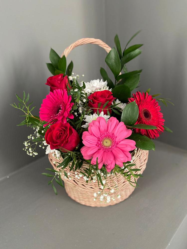 Цветочная композиция из Розы, Хризантемы и Герберы в корзине в Ревде Мурманской области