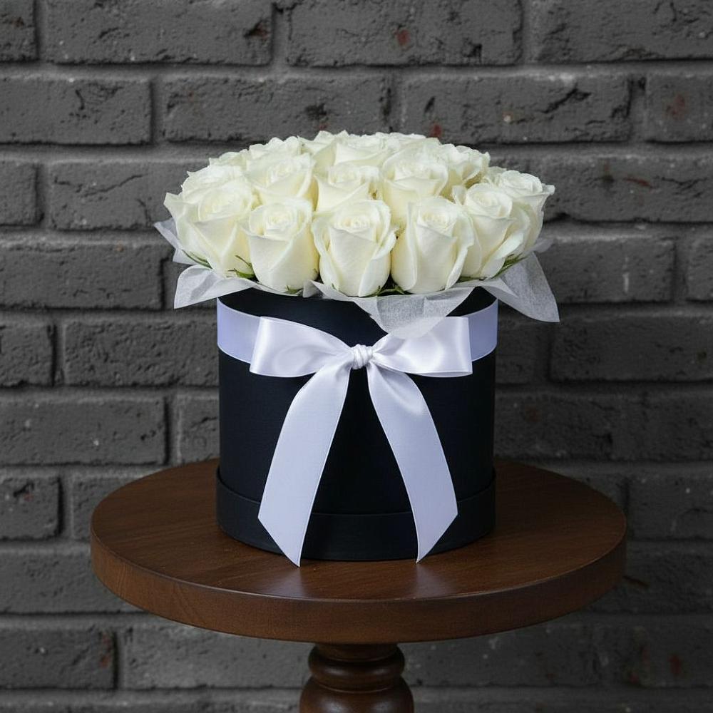 Цветочная композиция из Розы в шляпной коробке в Ревде Мурманской области