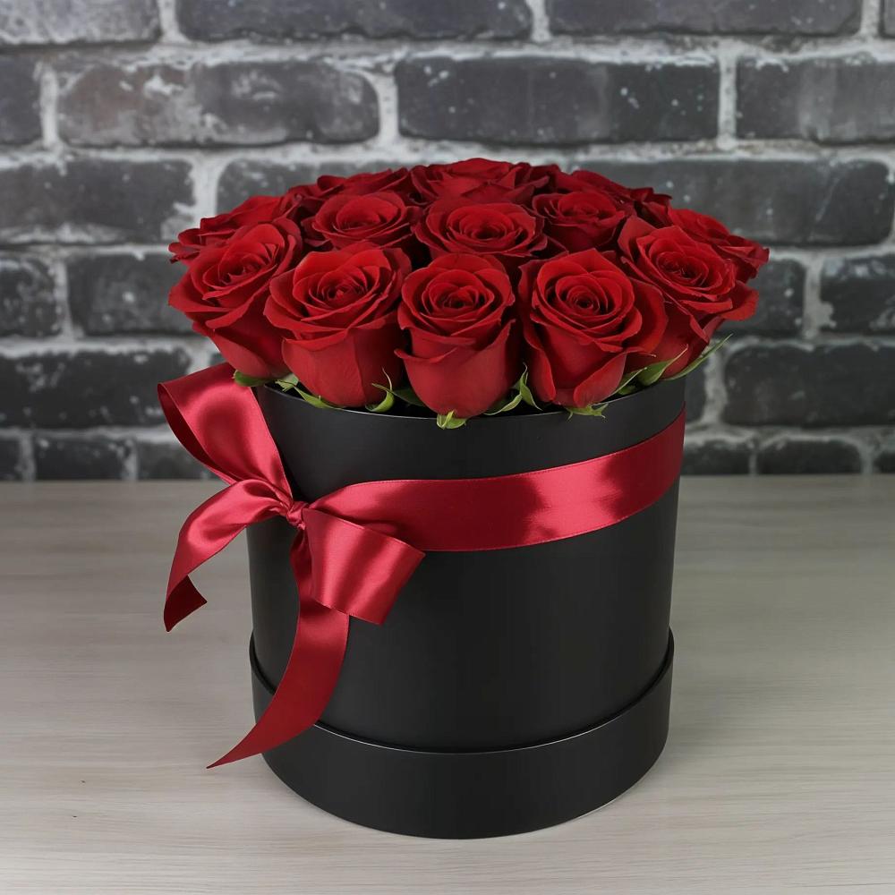 Цветочная композиция из Розы в шляпной коробке в Ревде Мурманской области