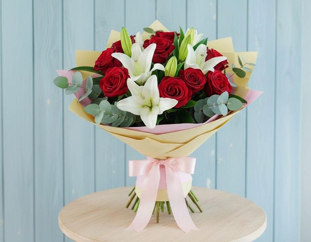 Букет цветов из: Лилии и Розы в Ревде Мурманской области